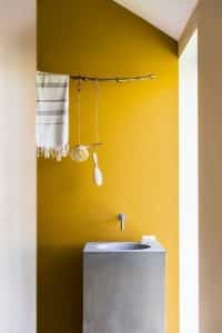 Toilette jaune moutarde