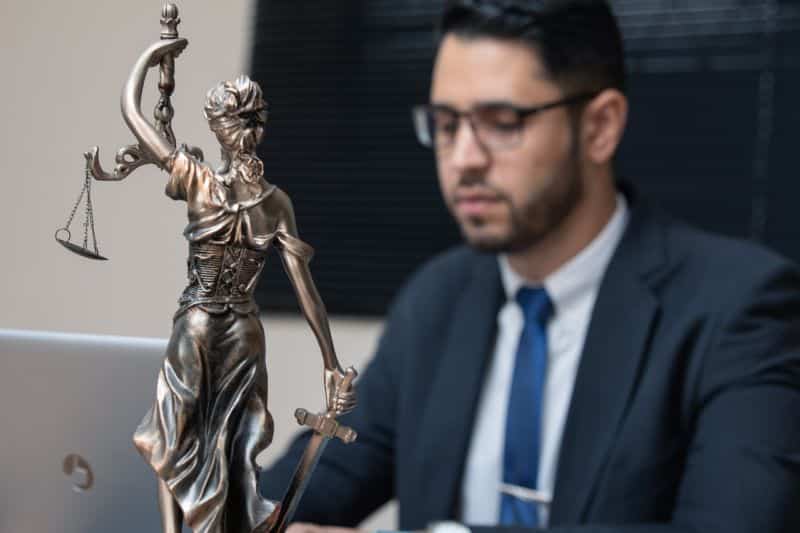 Pourquoi recourir aux services d’un avocat en droit administratif ?