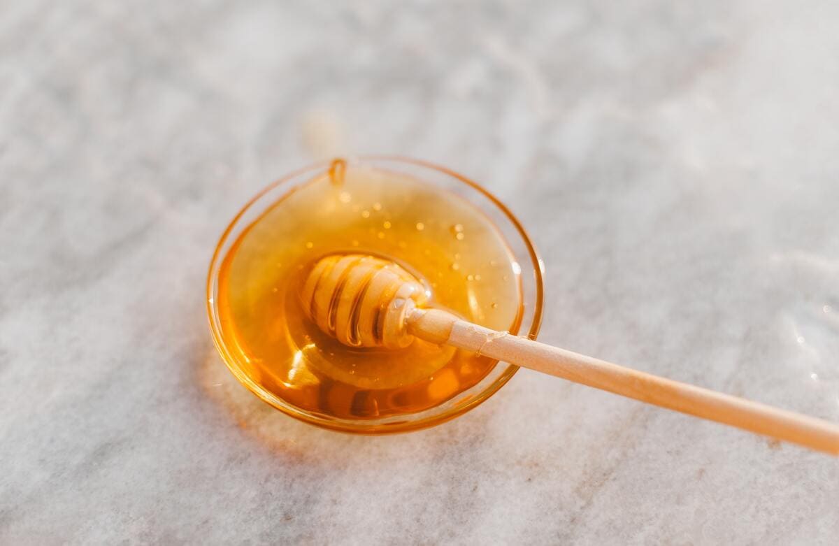 gommage-miel-sucre-comment-choisir-le-bon-miel